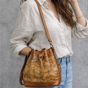 Alviero Martini 1A Classe Geo Map bucket bag Italian leather crossbody